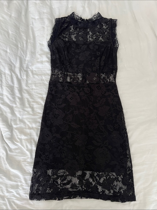 VENUS Dresses & Skirts - VENUS Black Lace Midi Dress with Floral Overlay. Worn once, gorgeous